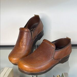Sanita Brown Leather clogs EUC 39 US size 8.5-9